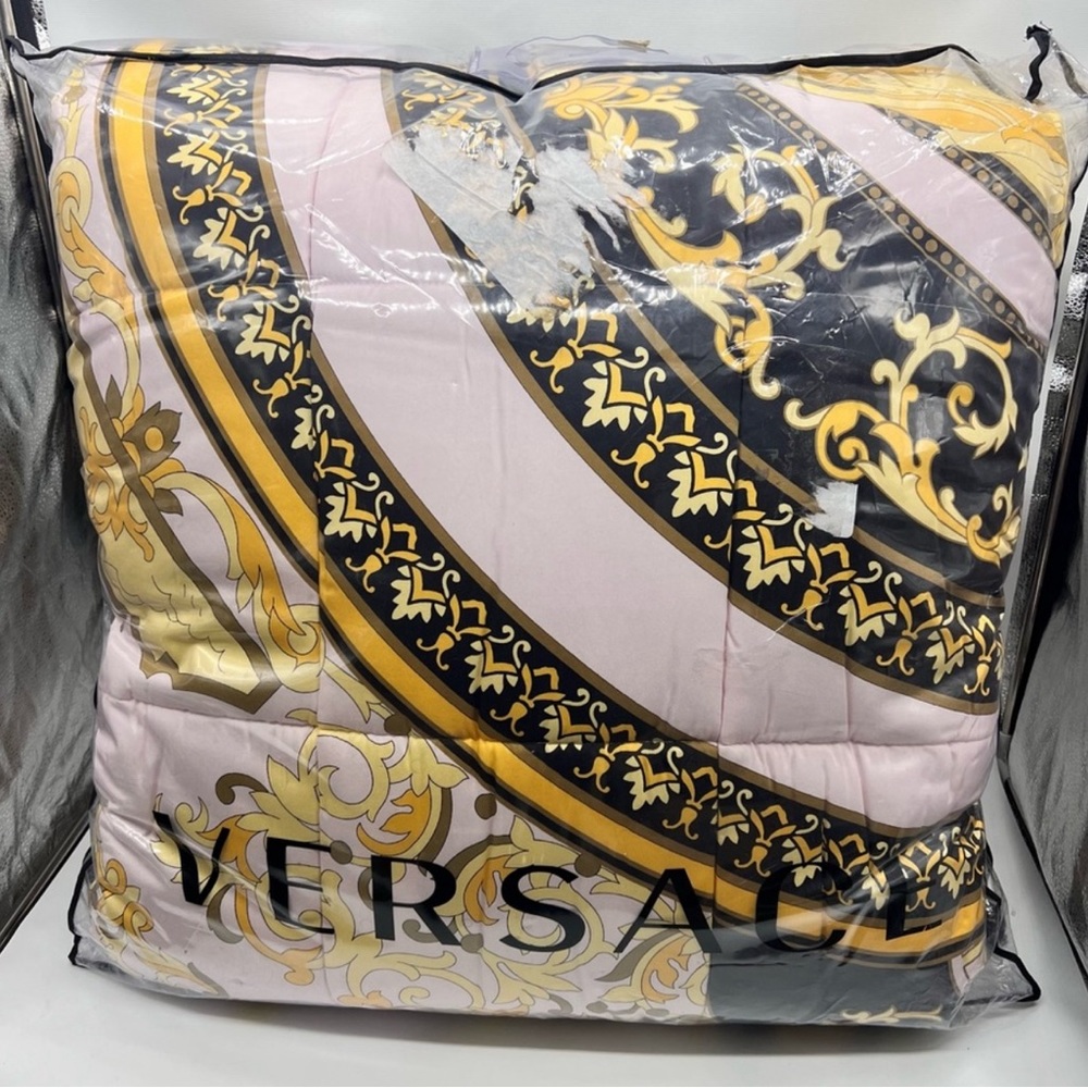 Versace MEDUSA AMPLIFIED KING COMFORTER IN PINK-GOLD